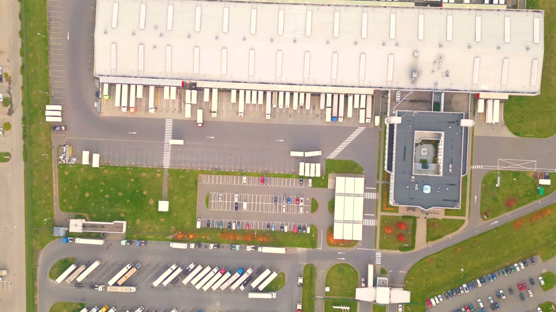 Plant dispatch yard with planned vehicle loadouts in motion